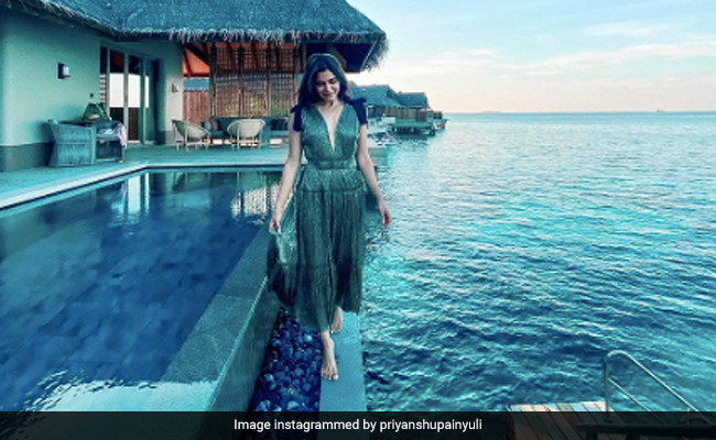 In A Sea Green Dress, Samantha Ruth Prabhu Proves That Dresses Are Beach Essentials