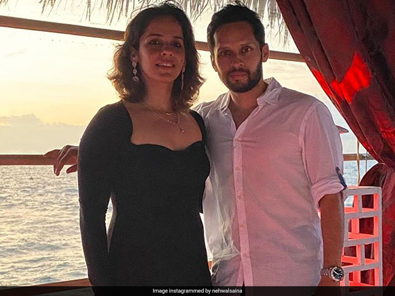 Parupalli Kashyap Serenades Saina Nehwal With Shah Rukh Khan Song. Watch