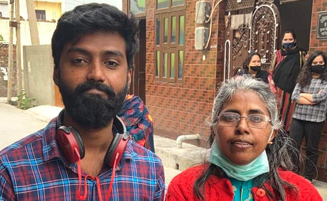 सोशल मीडिया की मदद से मिले बिछड़े हुए मां और बेटे, 15 साल बाद हुई मुलाकात में आंखों से छलक आए आंसू...