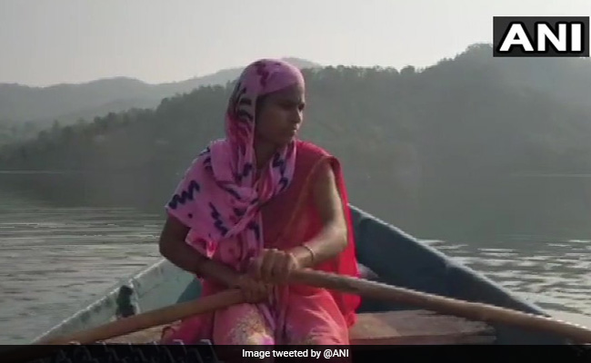 Maharashtra Woman Rows 18 km Daily To Help Children, Expecting Mothers