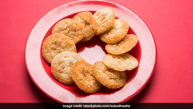 दिवाली पर जरूर ट्राई करें महाराष्ट्र का फेमस अनारसा | Anarsa Quick Recipe