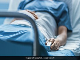 दो महीने से कोमा में था लड़का, चिकन का नाम सुनते ही खोल दी आंखें, देखकर परिवार हुआ हैरान दो महीने से कोमा में था लड़का, चिकन का नाम सुनते ही खोल दी आंखें, देखकर परिवार हुआ हैरान