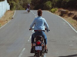 Taapsee Pannu ने बिना हेलमेट के दौड़ाई बाइक, तस्वीर शेयर कर बोलीं- 'जुर्माना लगने से पहले...' Taapsee Pannu ने बिना हेलमेट के दौड़ाई बाइक, तस्वीर शेयर कर बोलीं- 'जुर्माना लगने से पहले...'