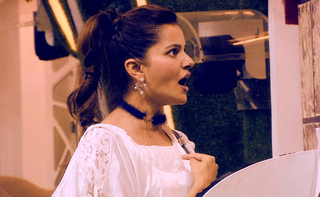 <i>Bigg Boss 14</i> Written Update November 17, 2020: Rahul Vaidya Targets Abhinav Shukla During Captaincy Task, Rubina Dilaik Loses Her Calm