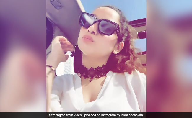 Ankita Lokhande ने ब्लैक गॉगल्स पहन दिखाया स्वैग, कार में बैठ यूं दिये पोज- खूब Viral हो रहा है Video