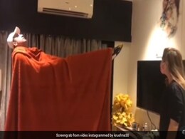 कृष्णा अभिषेक हवा में लटक कर रहे थे योगा, आरती सिंह ने देखते ही जूता फेंककर मारा.. देखें VIDEO कृष्णा अभिषेक हवा में लटक कर रहे थे योगा, आरती सिंह ने देखते ही जूता फेंककर मारा.. देखें VIDEO