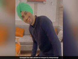 रोहनप्रीत ने कुर्ता पकड़कर किया 'कुर्ता पजामा' सॉन्ग पर डांस, Video देख नेहा और टोनी कक्कड़ ने यूं दिया रिएक्शन रोहनप्रीत ने कुर्ता पकड़कर किया 'कुर्ता पजामा' सॉन्ग पर डांस, Video देख नेहा और टोनी कक्कड़ ने यूं दिया रिएक्शन