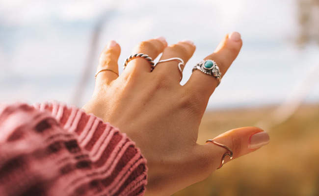 5 Jewellery Pieces That Are Perfect For Working Women