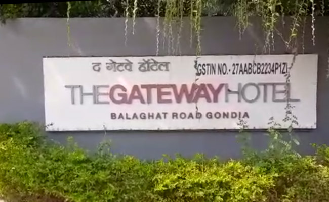 फिल्म यूनिट की महिला सदस्य से छेड़छाड़ के आरोप में एक्टर विजय राज गिरफ्तार