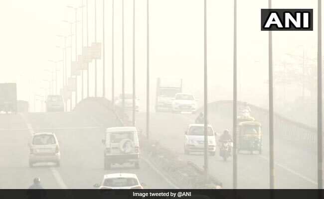 क्या दिल्ली में सांस लेने लायक है हवा! वायु गुणवत्ता “खराब” श्रेणी में दर्ज की गई