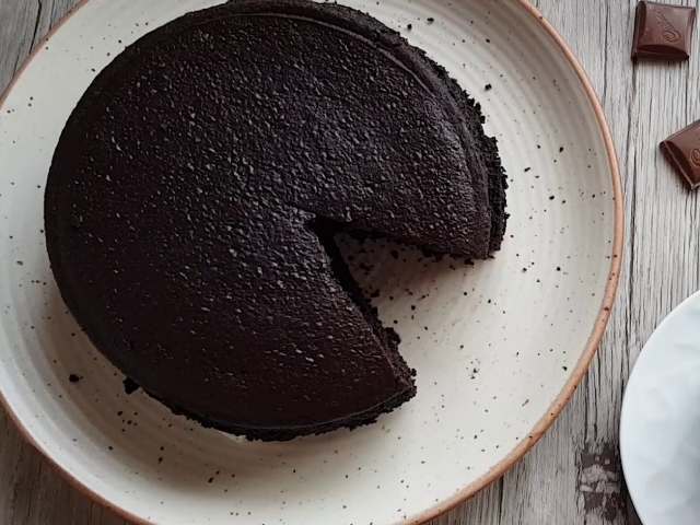 How To Make Eggless Chocolate Cake | Easy Eggless Chocolate Cake Recipe Video