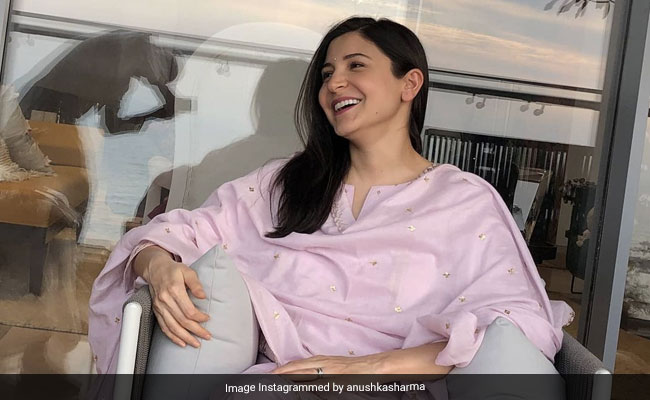 Mom-To-Be Anushka Sharma In A "Perfect <i>Chai</i> Time" Candid Pic