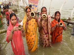 Chhath Puja Arghya 2021: भगवान सूर्य के पूजन का पर्व है छठ, सूर्य को अर्घ्य देते समय इन मंत्रों का कर सकते हैं जाप Chhath Puja Arghya 2021: भगवान सूर्य के पूजन का पर्व है छठ, सूर्य को अर्घ्य देते समय इन मंत्रों का कर सकते हैं जाप