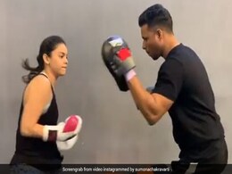 कपिल शर्मा शो की 'भूरी' यूं बरसा रही हैं मुक्के, संभालना हुआ मुश्किल- देखें Video कपिल शर्मा शो की 'भूरी' यूं बरसा रही हैं मुक्के, संभालना हुआ मुश्किल- देखें Video