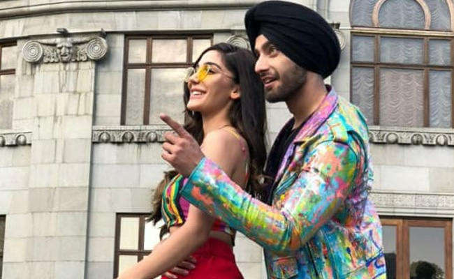 बिग बॉस 14 के एक्स कंटेस्टेंट शहजाद देओल ने रिलीज किया अपना पहला रोमांटिक गाना 'होल्ड माय हैंड'