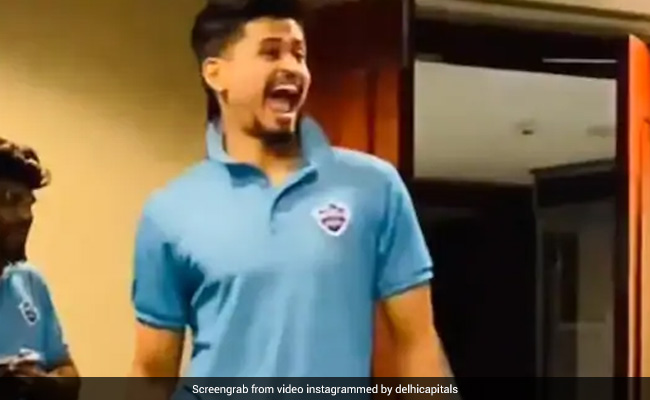 IPL 2020: जीत के बाद श्रेयस अय्यर ने कमर मटकाते हुए किया कुछ ऐसा, हंस-हंसकर लोट-पोट हुए खिलाड़ी - देखें Video