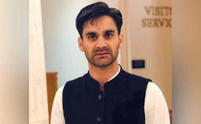 कश्मीरी युवक बंदूकें छोड़कर लोकतांत्रिक मार्ग अपनाएं: PDP नेता वहीद पारा