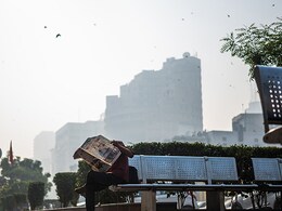 Weather Update: पहाड़ों में बर्फबारी के साथ ठंड ने दी दस्तक, दिल्ली-NCR में आज छाए रहेंगे बादल