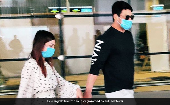 Shehnaaz और Sidharth को साथ देख फोटोग्राफर ने कहा 'हाथ पकड़ लो दोनों' तो यूं मिला करारा जवाब- देखें Video