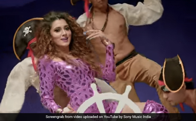 आस्था गिल का नया गाना 'क्रेजी लेडी' हुआ रिलीज, Video ने यूट्यूब पर मचाई धूम