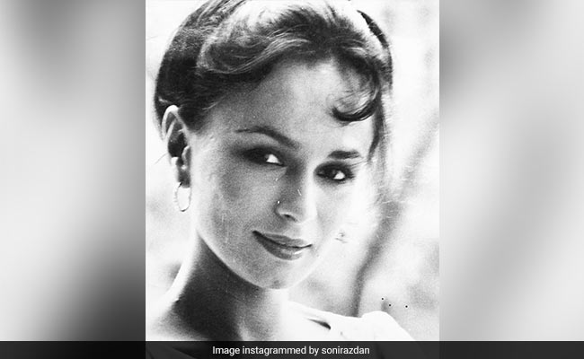 On Mom Soni Razdan's Throwback Pic, Alia Bhatt's Comment Is A Winner