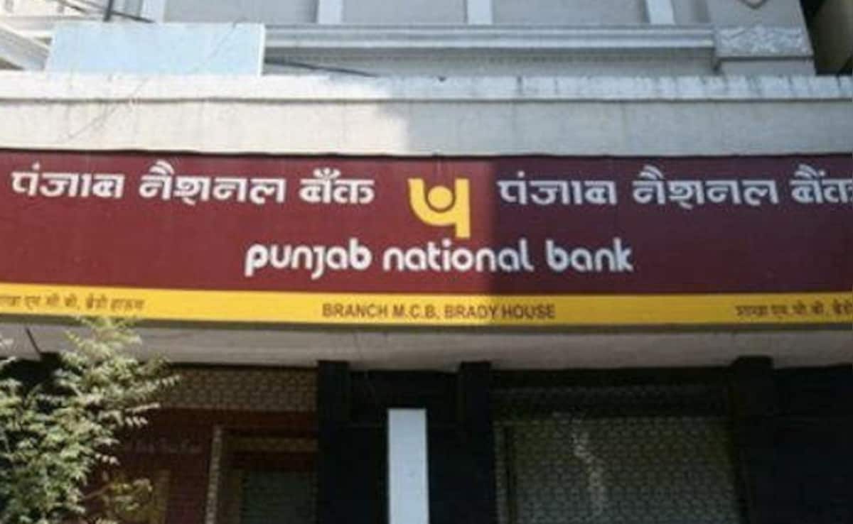 बैंक में नौकरी करने का शानदार मौका! PNB ने निकाली ऑफिसर के 30 पदों पर भर्ती, 5 मई तक करें आवेदन