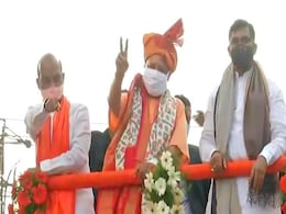 हैदराबाद निकाय चुनाव में बीजेपी ने झोंकी ताकत, योगी आदित्यनाथ ने किया ग्रैंड रोड शो हैदराबाद निकाय चुनाव में बीजेपी ने झोंकी ताकत, योगी आदित्यनाथ ने किया ग्रैंड रोड शो