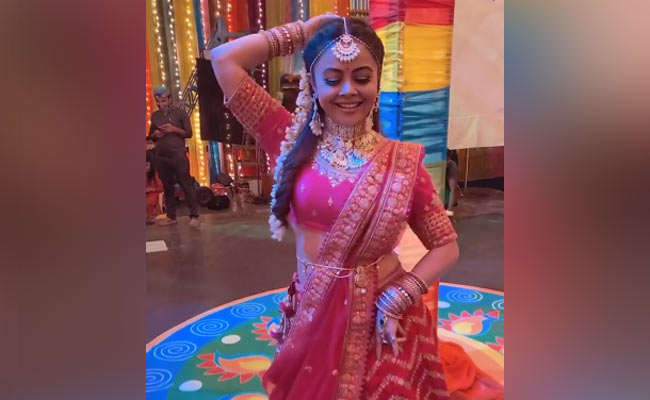 Devoleena Bhattacharjee ने पिंक लहंगे में 'इश्क दी चाश्नी' पर यूं किया डांस, Video में दिखा खूबसूरत अंदाज