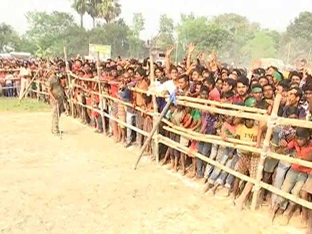 Tejashwi Yadav Campaigns In Bihar, Frenzied Crowds Break Barricades