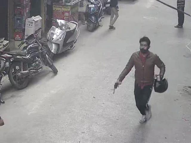 Caught On Camera: Man With Gun Snatches Woman's Gold Chain In Delhi
