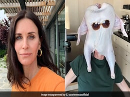 Courteney Cox Is Done With The Turkey Scene From <I>F.R.I.E.N.D.S</i>. So, She Did It Again Courteney Cox Is Done With The Turkey Scene From <I>F.R.I.E.N.D.S</i>. So, She Did It Again