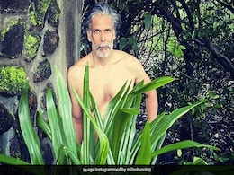 Milind Soman ने गोवा बीच पर बिना कपड़ों के की रनिंग, बर्थडे पर शेयर किया Photo Milind Soman ने गोवा बीच पर बिना कपड़ों के की रनिंग, बर्थडे पर शेयर किया Photo