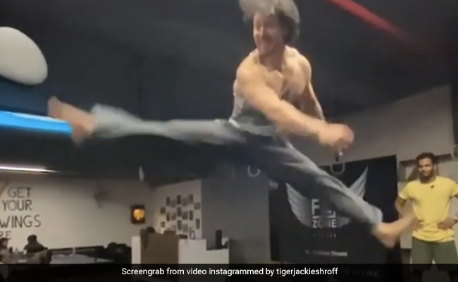 टाइगर श्रॉफ से नहीं लग रहा उनका फेवरेट मूव्स, 4 में से तीन बार हुए फेल...देखें Video