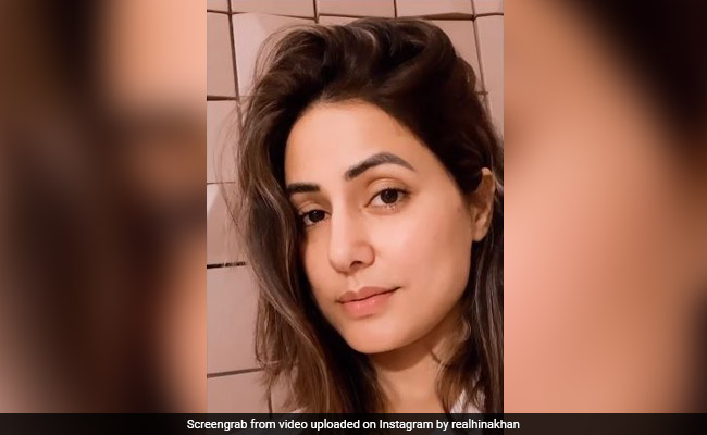 हिना खान ने पूछा 'क्या हुआ?' तो जवाब मिला '...बात करने की तमीज नहीं है'...देखें Video