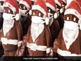Christmas In Covid: एक हंगरियन हलवाई ने मार्ज़िपन मास्क के साथ चॉकलेट संता बनाएं! Christmas In Covid: एक हंगरियन हलवाई ने मार्ज़िपन मास्क के साथ चॉकलेट संता बनाएं!