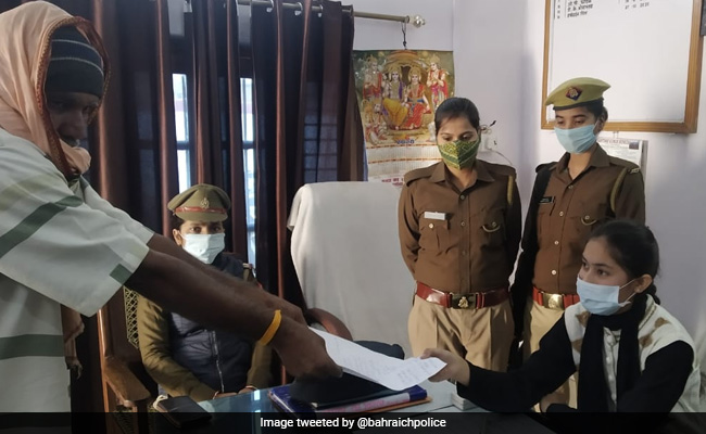 एक दिन के लिए थानेदार बनी छात्रा ने सुलझाया दो भाइयों का विवाद