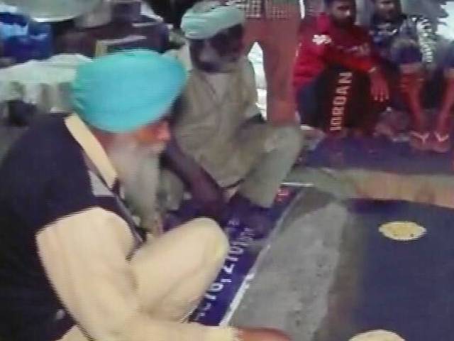 Farmers Boycott Kitchens Set Up By AAP, Congress In Delhi's Burari