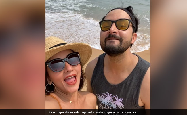 मोनालिसा पति के साथ समुद्र किनारे यूं चिंल करती आईं नजर, बोलीं- गोवा वाले बीच पर...देखें Video