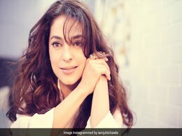 ICYMI: Juhi Chawla Was On <I>Kaun Banega Crorepati 12</i> - Just Not In The Hot-Seat ICYMI: Juhi Chawla Was On <I>Kaun Banega Crorepati 12</i> - Just Not In The Hot-Seat