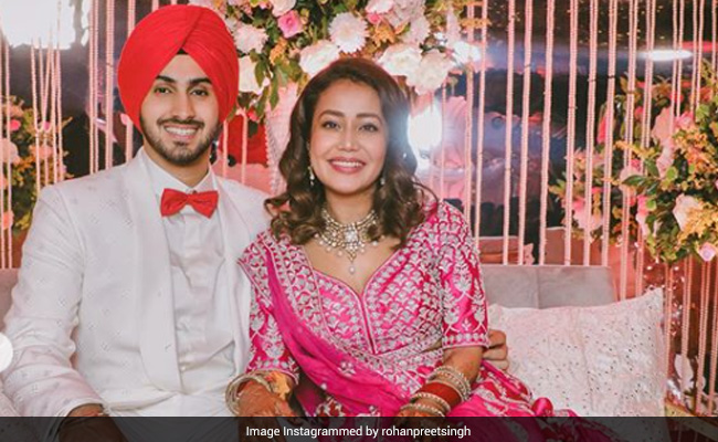 Neha Kakkar And Rohanpreet Singh Fly To Dubai For Honeymoon. See Pics
