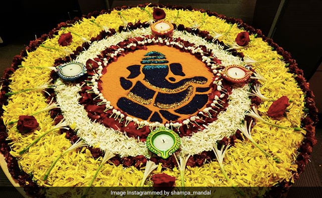 Rangoli Designs 2020: दीवाली पर मां लक्ष्मी को प्रसन्न करने के लिए बनाए ये सुंदर फूलों की रंगोली