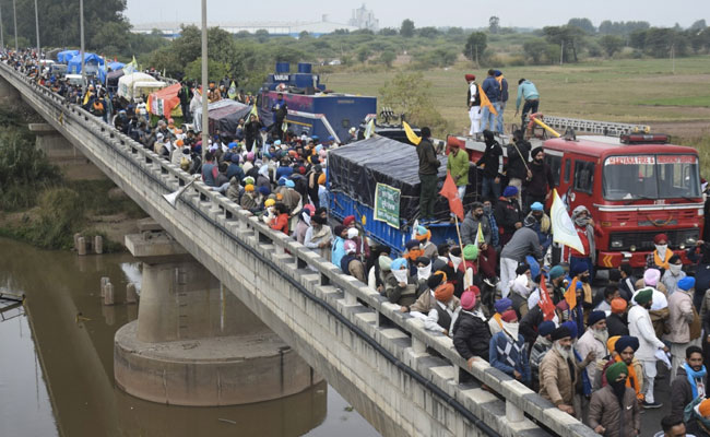 The 2-Hour Standoff For Farmers And Cops On Haryana Bridge