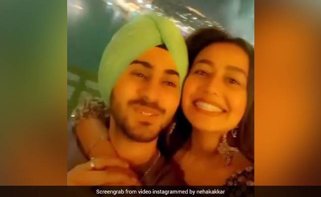 नेहा कक्कड़ और रोहनप्रीत सिंह ने हनीमून के दौरान मनाई दिवाली, होटल रूम से दिखाया दुबई का नजारा- देखें Video