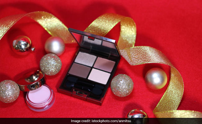 10 Top-Rated Eyeshadow Palettes To Keep The Season Merry And Bright