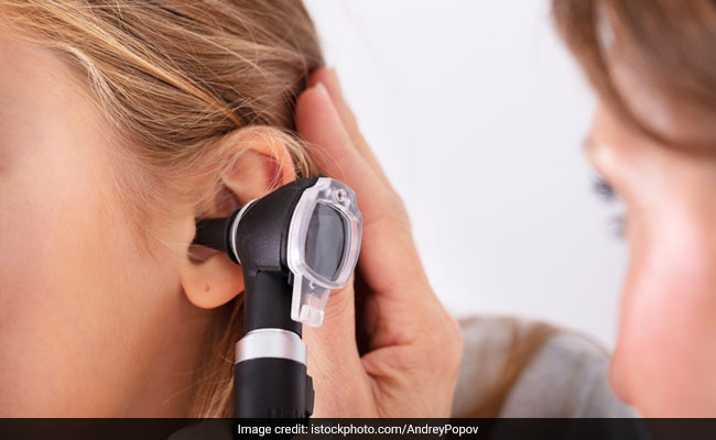 ऑनलाइन काम करने के लिए ईयरफोन के इस्तेमाल से कानों में बढ़ रही हैं दिक्कतें: विशेषज्ञ