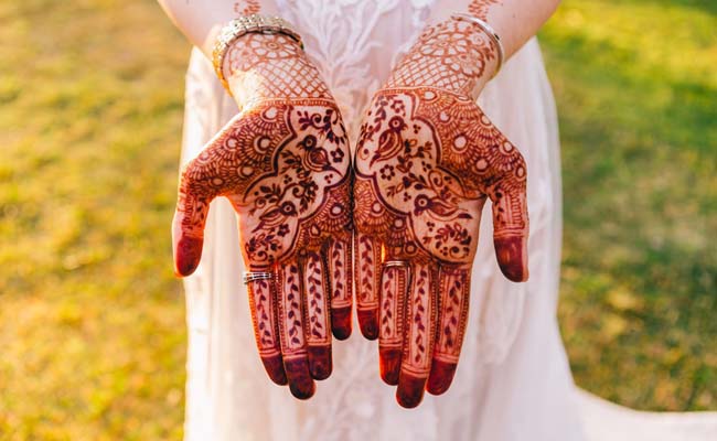 Karwa Chauth 2020 Mehendi Design Images: Stylish Mehendi Patterns To Recreate For The Festive Season
