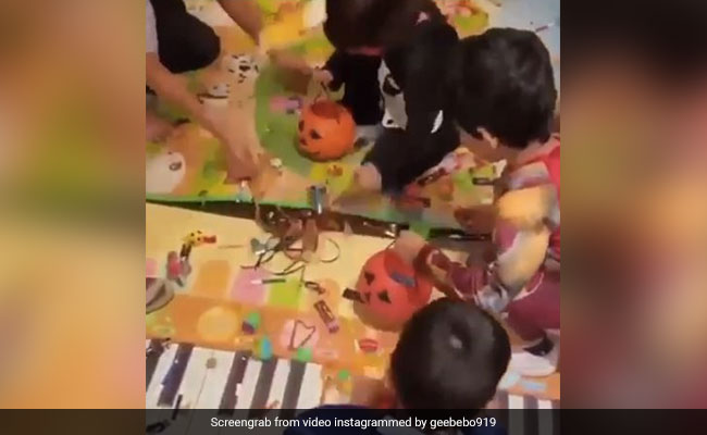 करीना कपूर ने शेयर किया तैमूर अली खान का हैलोवीन पार्टी का Video, टॉफियों के लिए बच्चों में हुई छीनाझपटी...