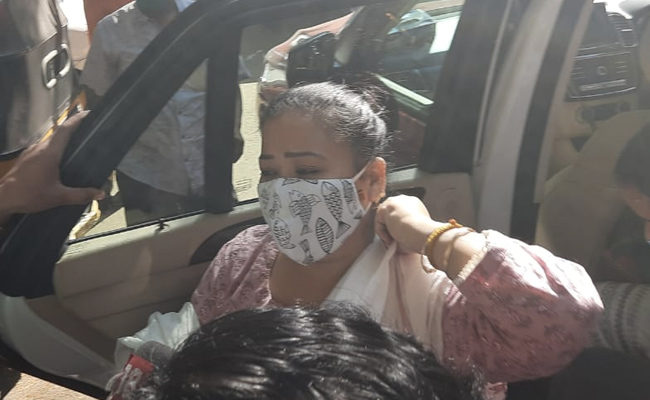 ड्रग्स केस: भारती सिंह और हर्ष को 4 दिसंबर तक न्यायिक हिरासत, जमानत याचिका पर सोमवार को सकती है सुनवाई