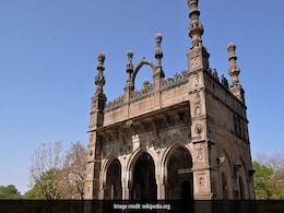 मराठवाड़ा में स्मारकों के संरक्षण के बारे में जागरूकता की आवश्यकता है: विशेषज्ञ मराठवाड़ा में स्मारकों के संरक्षण के बारे में जागरूकता की आवश्यकता है: विशेषज्ञ