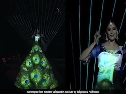 Madhuri Dixit ने स्टेज पर जोरदार डांस से बांधा समां, फैन्स के साथ-साथ सेलेब्स भी हुए दीवाने- देखें थ्रोबैक Video Madhuri Dixit ने स्टेज पर जोरदार डांस से बांधा समां, फैन्स के साथ-साथ सेलेब्स भी हुए दीवाने- देखें थ्रोबैक Video